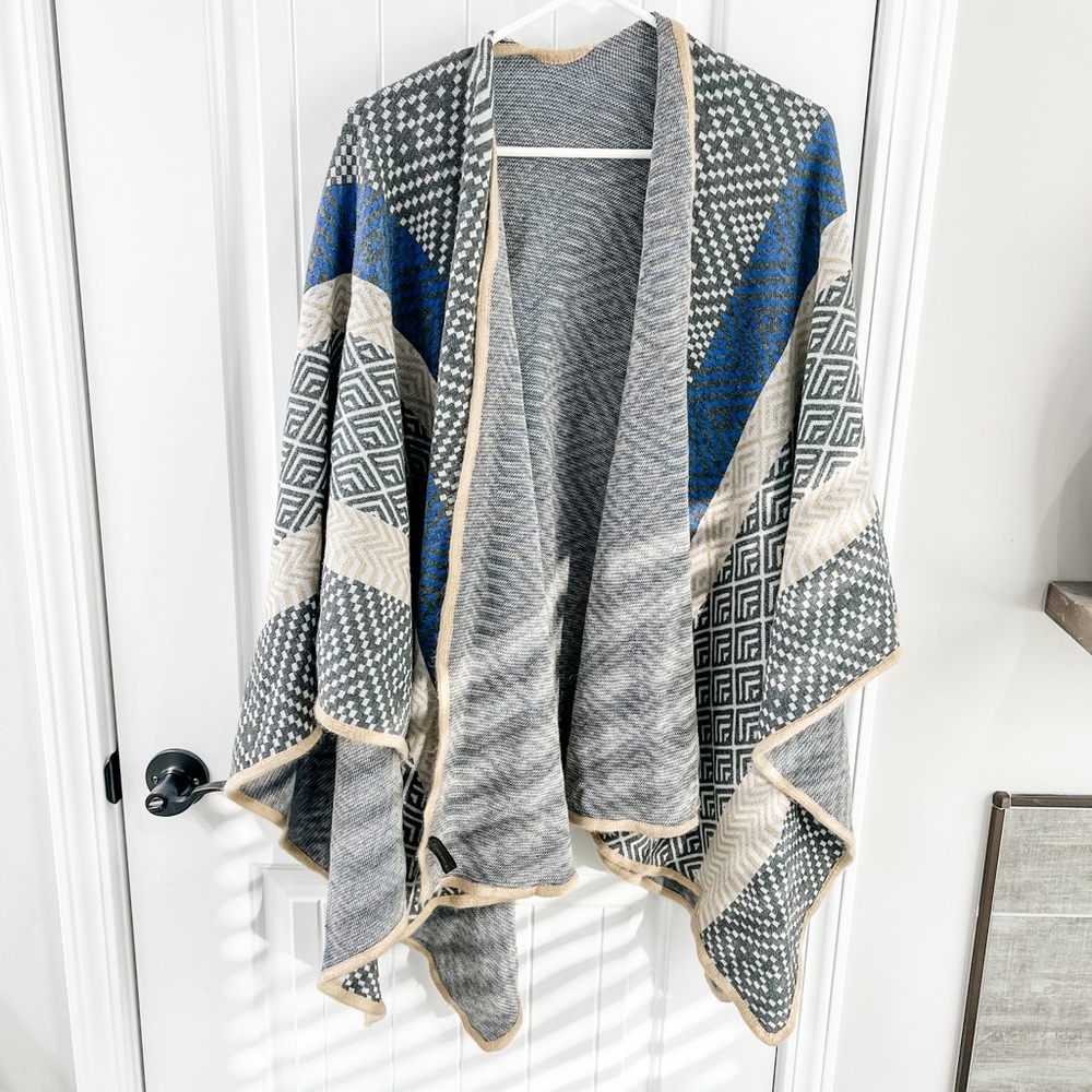 Francesca’s Blue and Gold Geometric Print Sweater Wrap Shawl One Size